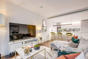 Sleek 2BR London Hideaway Balcony Near Westfield